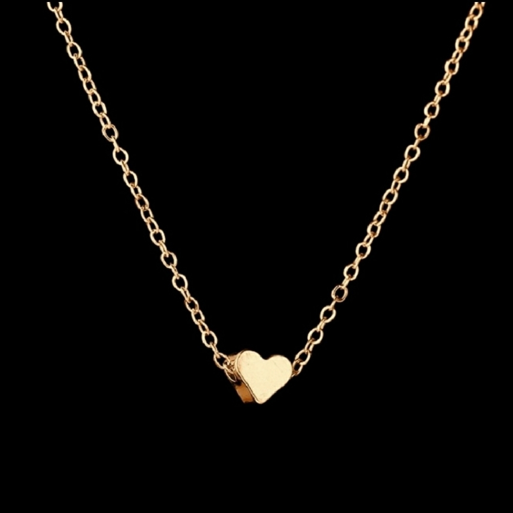 NWT Gold Dainty Heart Necklace - Picture 5 of 10